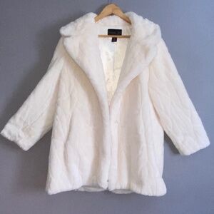 1X RACHEL ZOE Furry Ivory Cream Color Coat